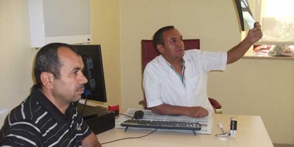 D�rt dilde hizmet veren doktor