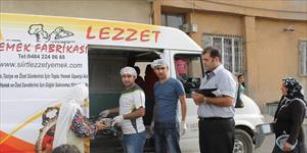 Günde 130 aileye eve teslim sıcak yemek servisi