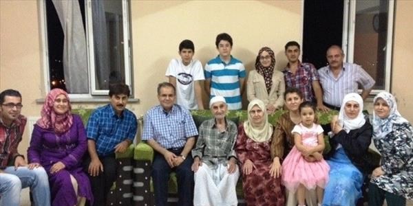 Vali Tapsız, Suriyelilerin evinde iftar yaptı