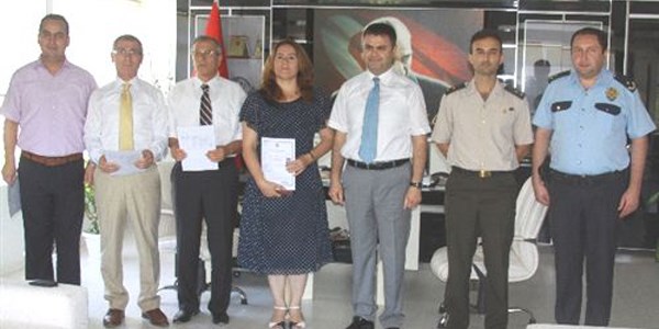 Saruhanl'da 5 kamu personeline stn baar belgesi verildi