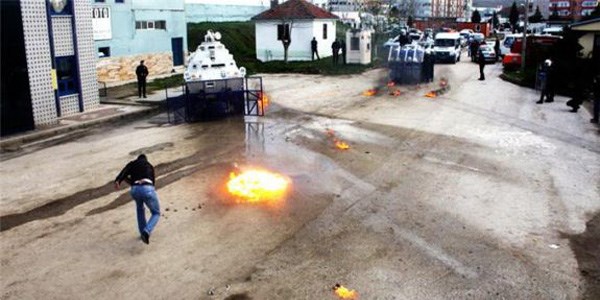 Molotoflu saldırıya, 3 yıl 1 ay 15 gün hapis