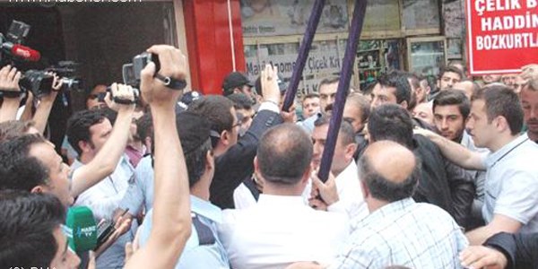 Rize'de MHP'li grupla polis aras�nda arbede