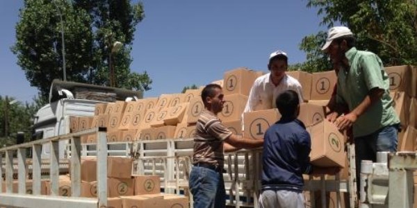 Bakan'dan memleketindeki 17 bin aileye erzak yard�m�