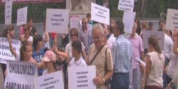 Üstün zekalı çocuklardan okulumu kapatma eylemi