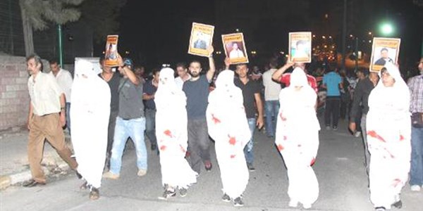 Antakya'da kefenli yürüyüş
