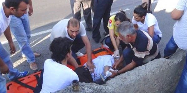 Motosiklet Yayalar�n Aras�na Dald�: 1 Yaral�