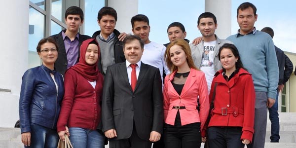 Uşak Üniversitesi'ne 60 ülkeden 2 bin 348 öğrenci başvuruda bulundu