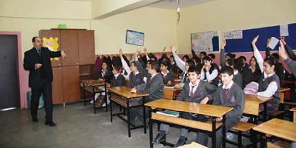 Doğu'yu seçen öğretmene maaş ve lojman