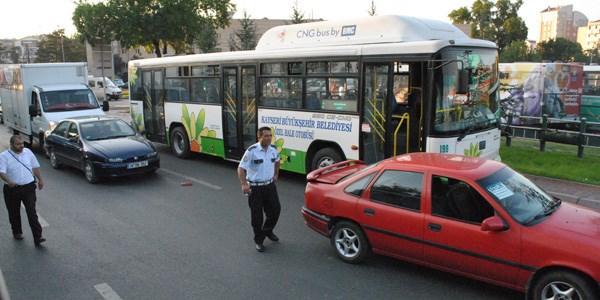 Cumhuriyet Meydanı'nda zincirleme kaza