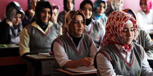 Bazı İmam hatipler okulları kız-erkek diye ayrıldı