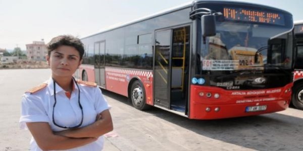 Halk otobüsü kadın şoföre emanet
