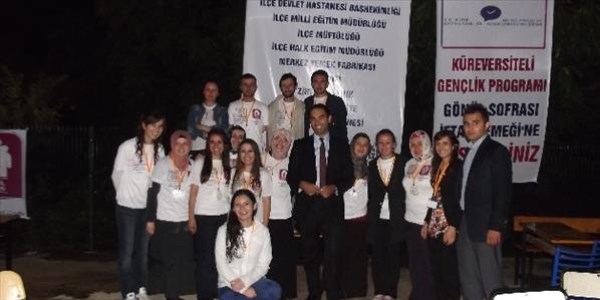 ��rencilerin d�zenledi�i iftarda 600 ki�i bulu�tu