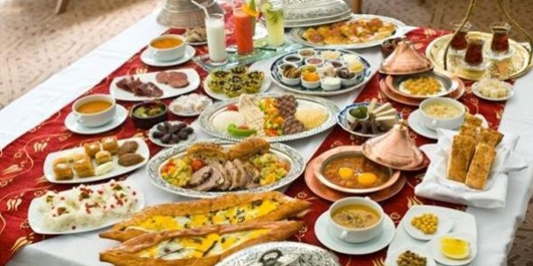 Ramazan'da yanl beslenerek rahatszlanmayn