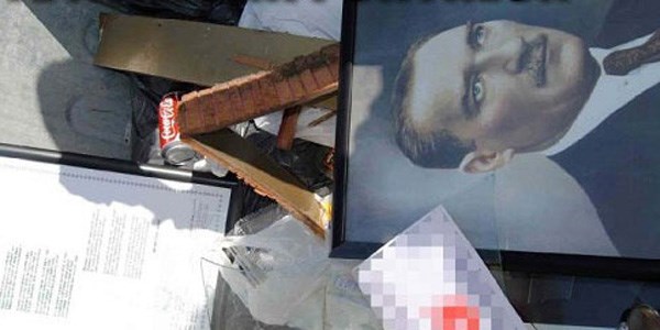 ��pte Bulunan Atat�rk posteri ile ilgili inceleme ba�lat�ld�