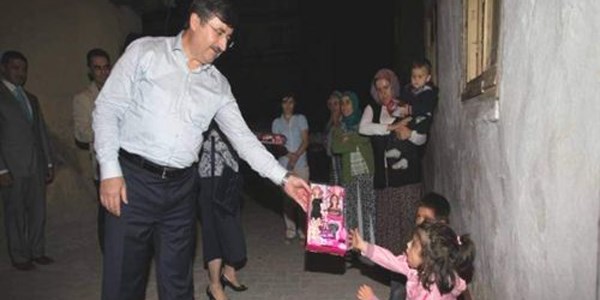 Amasya Valisi Ramazanda oyuncak datt