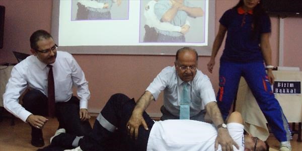 Kırıkkale Valisi Kolat'tan ilkyardım uygulaması