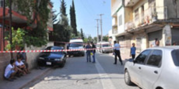 Eşini öldürdü, komşusunu ağır yaraladı
