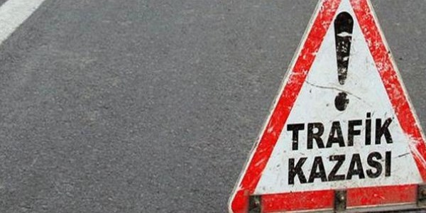 Bayrami�'te otomobil devrildi: 2 yaral�