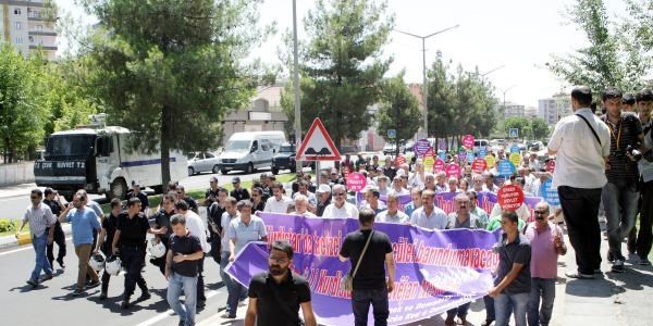 Diyarbakır'da erkekler, kadın tecavüzlerini protesto etti