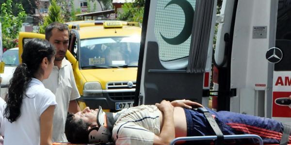 Polisi görünce 3'üncü kattan atlayınca yaralandı