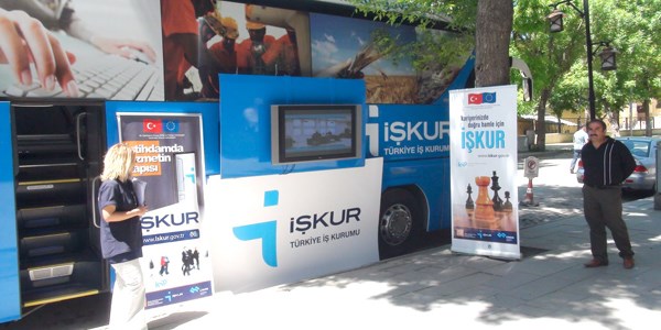 İŞKUR sokağa indi