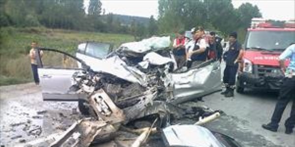 Gurbetçi çift trafik kurbanı oldu