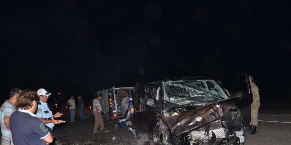 Gurbetçi aile kaza yaptı: 13 yaralı