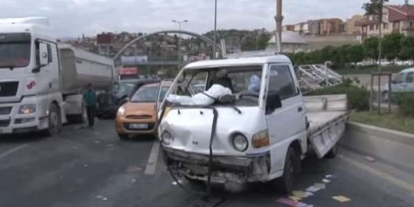 Ankara'da zincirleme trafik kazas: 1 l, 2 yaral