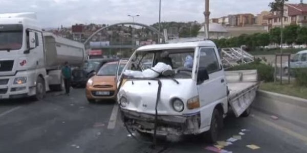 Ankara'da zincirleme trafik kazası: 1 ölü, 2 yaralı