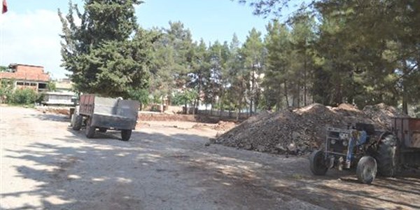 Okul bahçesine sınıf yapılmasına tepki