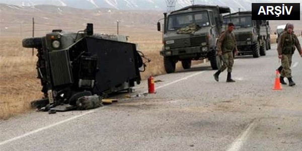 Askeri araç devrildi: 12 yaralı