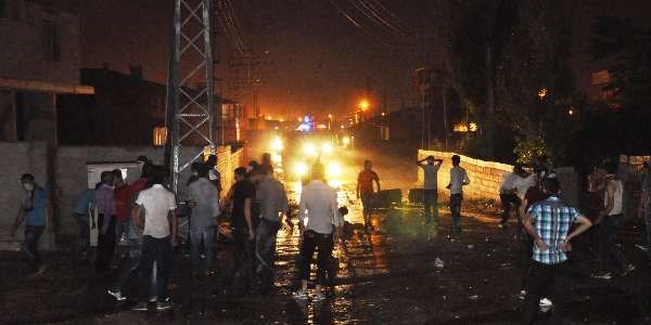 Van'da olaylı yürüyüş