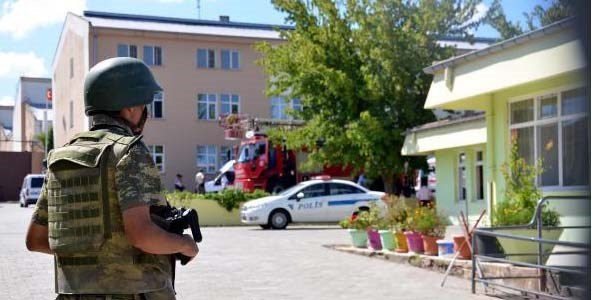 Cezaevi'nde mahkumlar yangın çıkardı