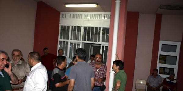 Yüksek gerilim hattı direğinden düşen işçi öldü