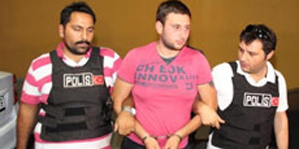 'Yan bakt�n' kavgas� kanl� bitti : 1 �l�, 2 yaral�