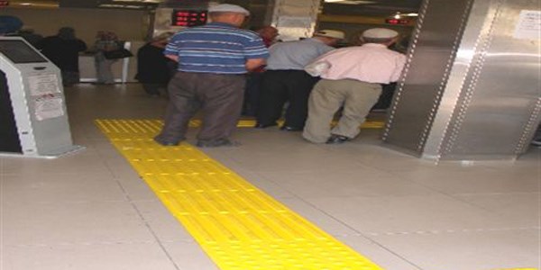 PTT görme engellilere yol yaptı