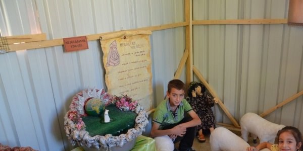 Evinin bahçesine sanat evi açtı