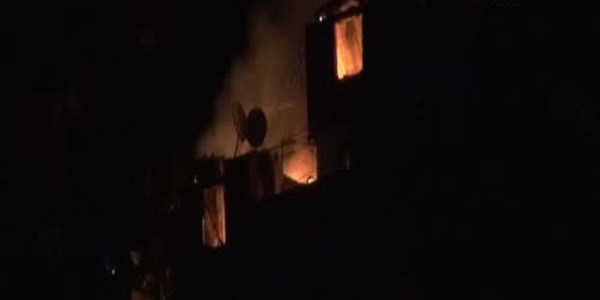 Sigara izmaritinden çıkan yangın 4 evi kül etti