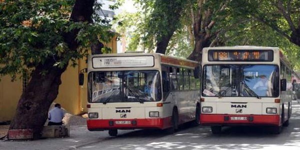 İzmir'de otobüsler kontak kapattı