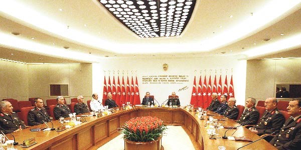 YAŞ'ta terfiler yine 'sıkıntılı'