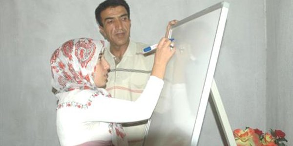 Mezradaki evde T�rk�e okuma- yazma kursu