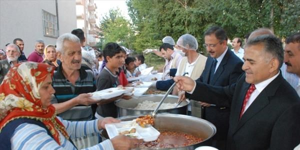 Battalgazi Mahallesi'nde 1000 ki�ilik iftar sofras�