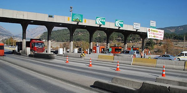 Köprü ve otoyollar darphane gibi çalıştı