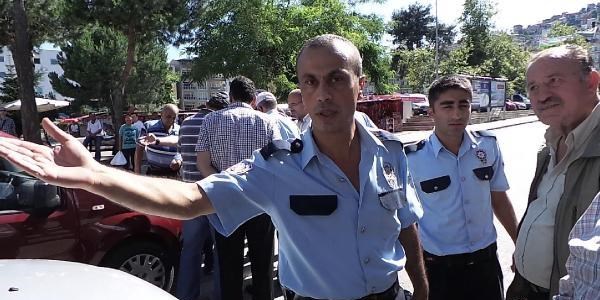 Polisle vatandaş park nedeniyle tartıştı