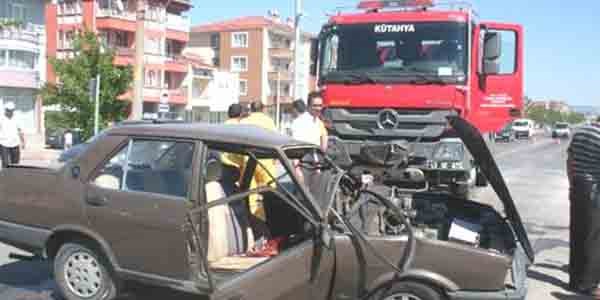 Orman yang�n�na giden araz�z otomobile �arpt�: 1 �l�, 1 yaral�