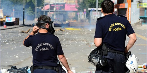 İzmir'de 8 bin polise 4 maaş ikramiye