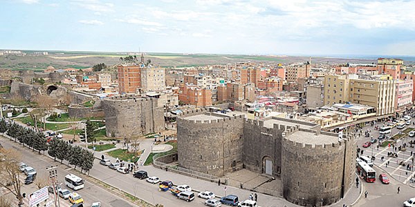 Emniyet'ten Diyarbakr'da zm sofras