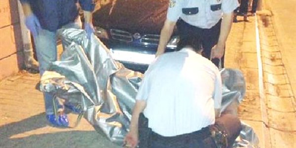 Aynaya rujla, 'd�nyam� karartt�n' yaz�p intihar etti