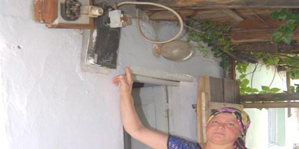 Anne- kız 9 yıldır elektriksiz yaşıyor