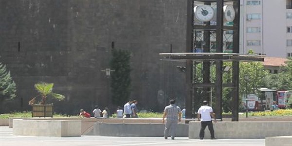 Emniyetin Kürtçe iftar yemeğine vatandaşlardan destek